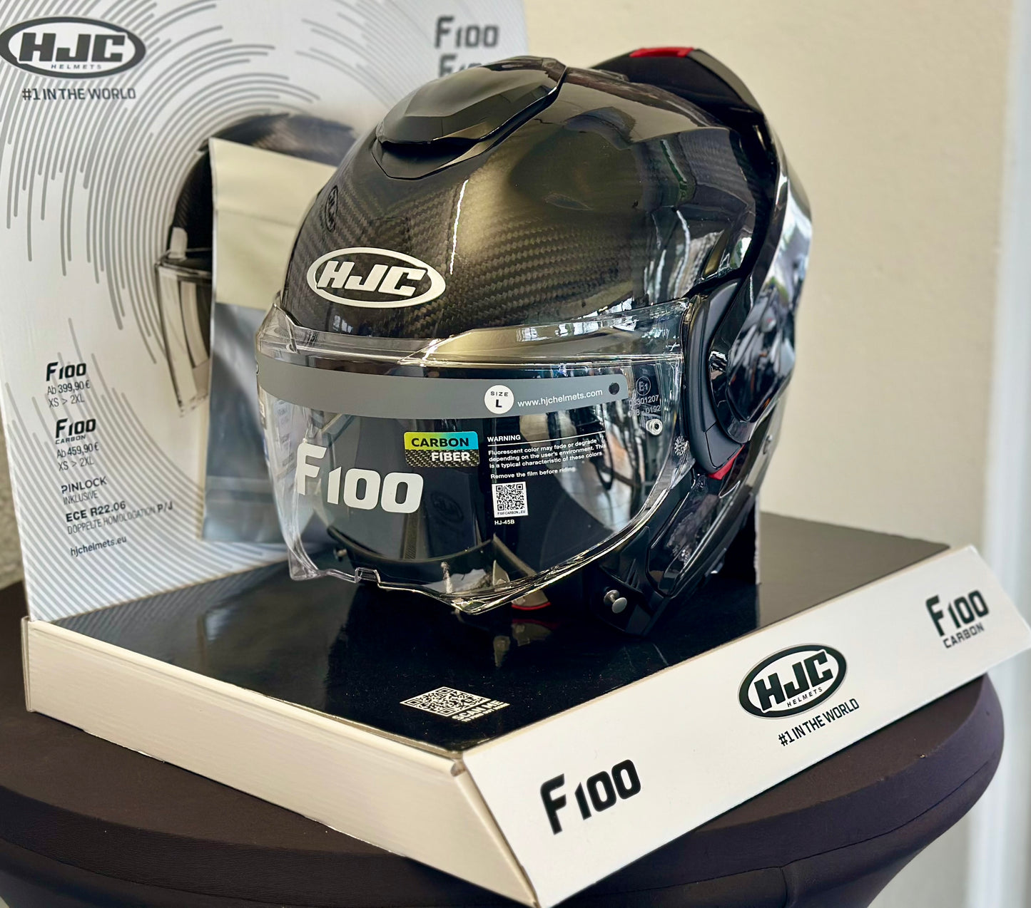 HJC F100 CARBON